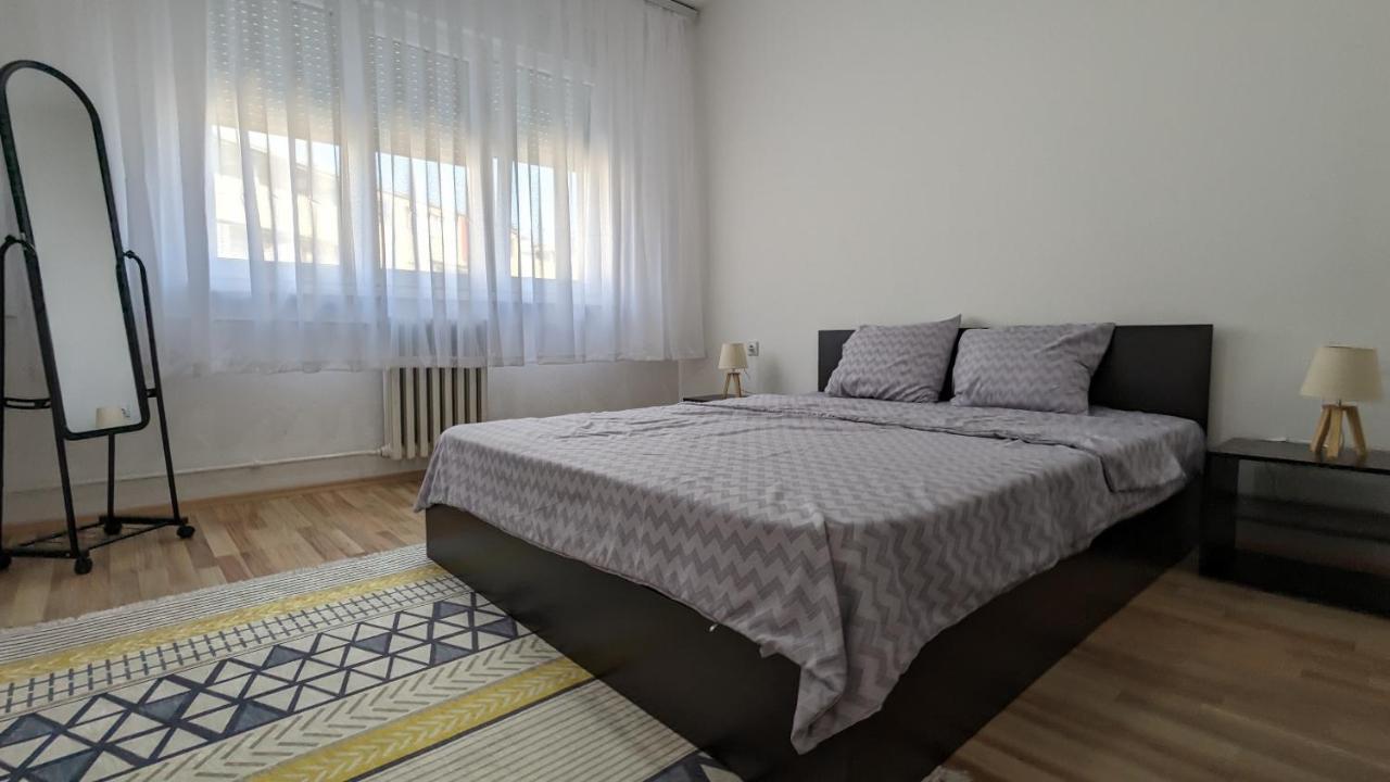 Lungro's Main Square Apartamento Skopie